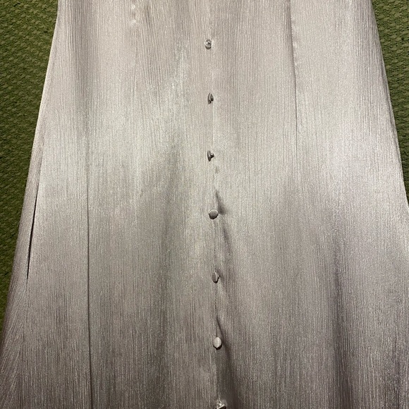 NWT 🏷 Womans gorgeous silver razor back evening gown with built in slip - Picture 5 of 8
